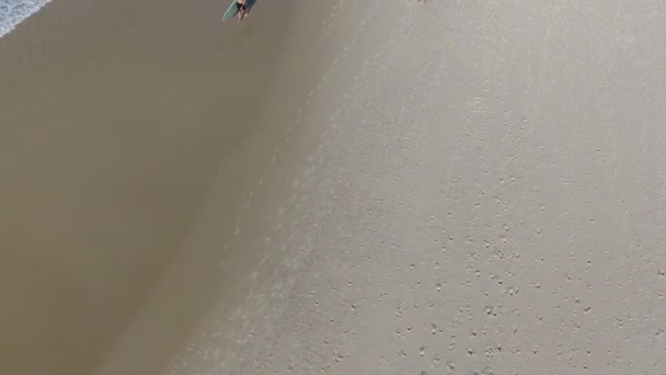 Imágenes Drones Surfistas Playa Barra Tijuca Rio Janeiro Brasil — Vídeo de stock