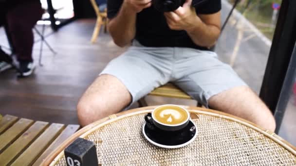 Fotografowanie Fantazyjnego Cappuccino Kawiarni Zwolnionym Tempie — Wideo stockowe