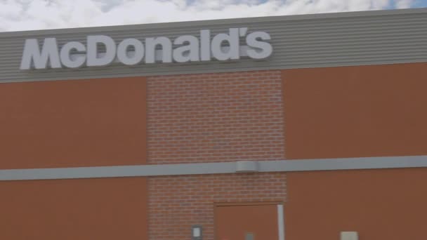 Côté Bâtiment Mcdonalds Montrant Texte Logo — Video