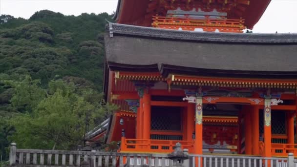 从日本京都的橙色寺庙看 — 图库视频影像