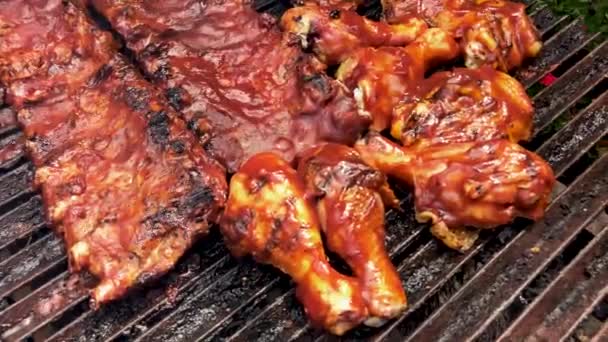 Barbecue Ribbetjes Kip Grill — Stockvideo