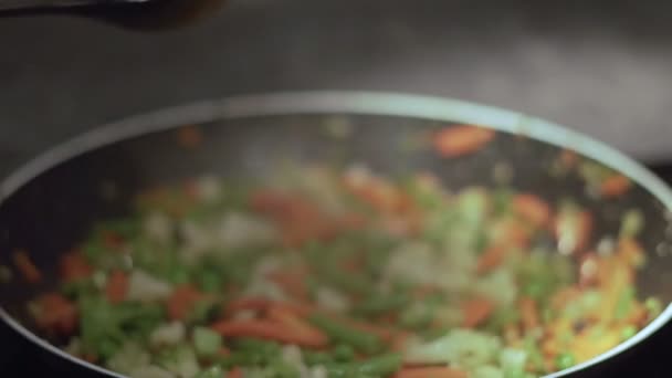 Cuisson Des Légumes Ralenti Sur Une Poêle — Video