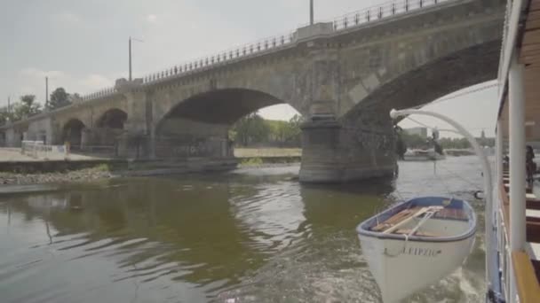 蒸気船から見たドレッデンビューの橋 — ストック動画