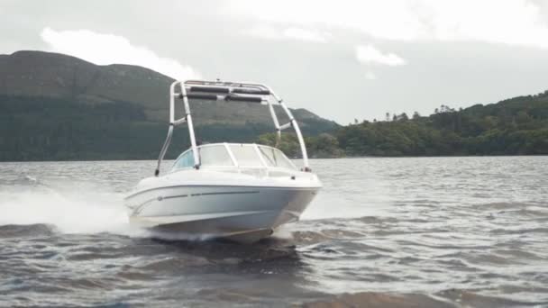 Speed Boat Tracking Shot Lake — Stock video