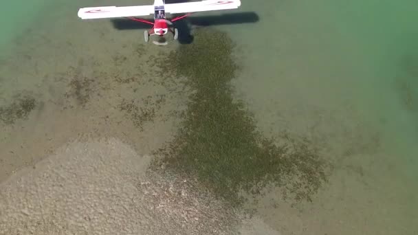 Avión Punto Aterrizar Una Playa Corta Desierto Remoto — Vídeo de stock