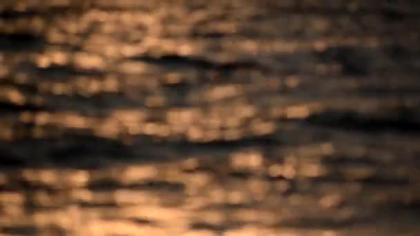 Fale Mijające Świcie Pięknymi Bokeh Kulkami Desenzano Jezioro Garda Północne — Wideo stockowe