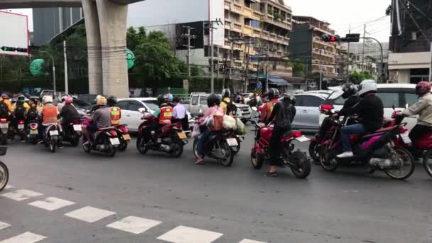 Verkeersopstopping Tijdens Spitsuren Een Kruispunt Bangkok Thailand — Stockvideo