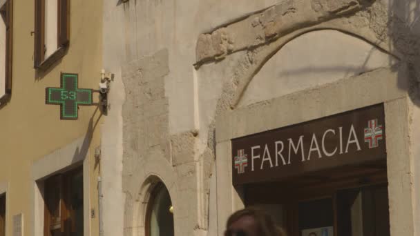 Señal Farmacia Trento Italia — Vídeos de Stock