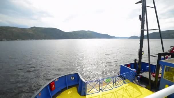 Zeitraffer Der Überfahrt Der Fähre Über Den Fjord Nach Tadoussac — Stockvideo