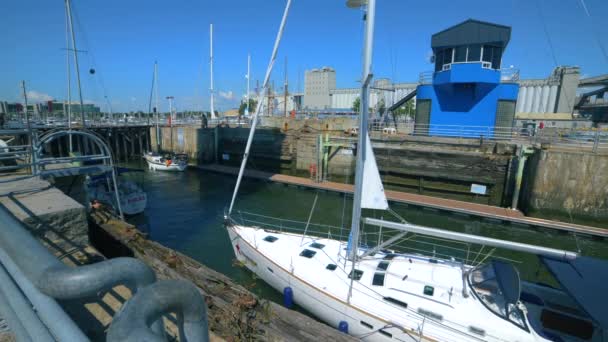 Navios Esperando Maré Local Fecham Para Entrar Porto Cidade Qubec — Vídeo de Stock