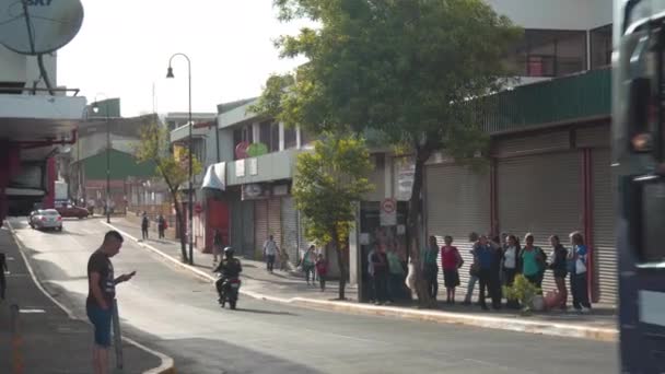 Ônibus Descendo Estrada Centro San Jose — Vídeo de Stock