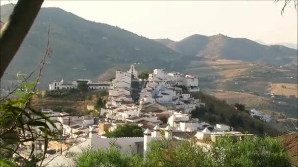 Kościół Calvario Górujący Nad Szeregami Domów Wzgórzu Alora Andaluzja — Wideo stockowe
