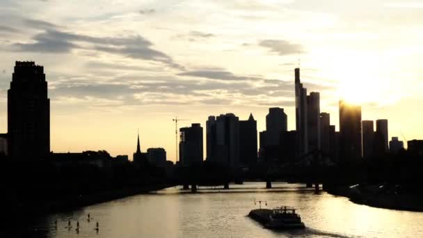 Timelapse Van Frankfurt Main Bij Zonsondergang Gouden Tinten Met Uitzicht — Stockvideo