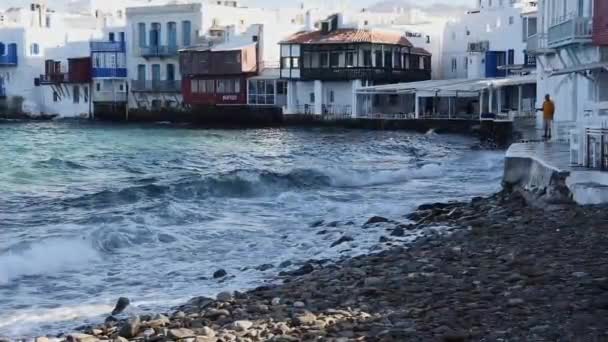 Olas Cámara Lenta Que Estrellan Playa Rocosa Grecia — Vídeos de Stock