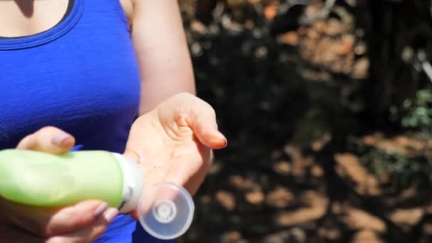 Woman Applying Sunscreen While Hiking Trail — ストック動画