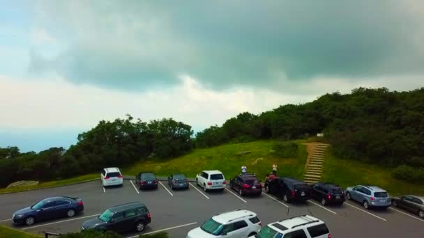 Vista Aérea Subindo Parque Estacionamento Para Belas Vistas Mount Mitchell — Vídeo de Stock