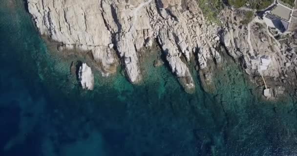 Aérien Eau Bleue Brillante Océan Des Roches — Video