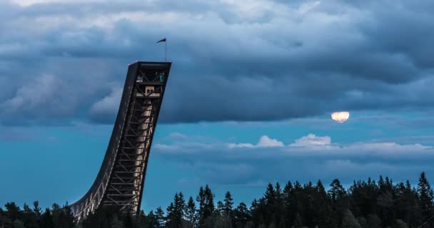 Månens Stigtid Förfaller Oslo Norge Nationell Offentlig Backhoppningsarena — Stockvideo