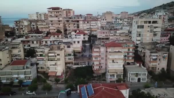Αλβανικό Τηλεκατευθυνόμενο Αστικό Τοπίο Πυροβολήθηκε Την Αυγή — Αρχείο Βίντεο