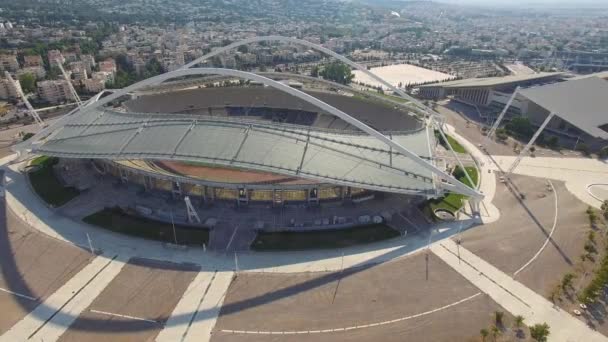 ギリシャアテネのスピロ オリンピック競技場の周りを旋回する空中広角ビュー — ストック動画