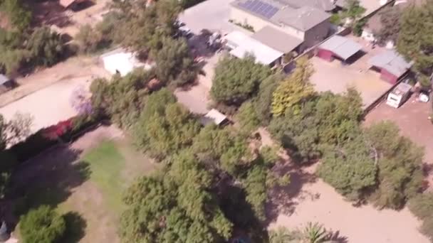 Drone Tiro Sobre Cabeza Vista Pájaro Zona Residencial Ciudad — Vídeo de stock