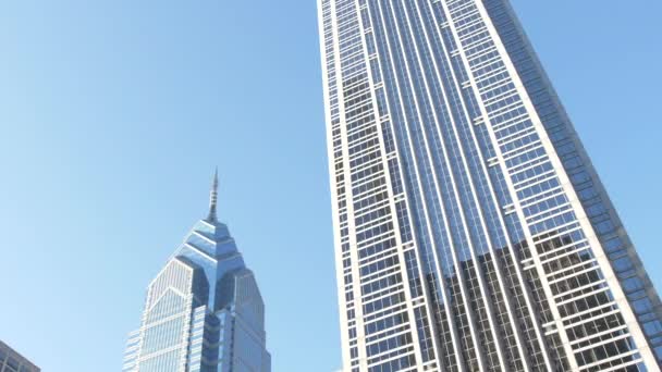 Slow Pan Next Bny Mellon Center Building Philadelphia Low Angle — Vídeos de Stock