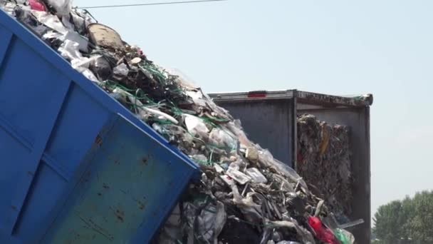 Lixo Descarga Caminhão Aterro — Vídeo de Stock