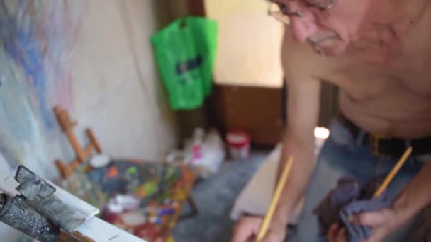 Atelier Painting Artist Artist Painting Cleaning Slow Motion — Stockvideo