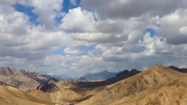 Dağ Mavisi Gökyüzü Ladakh Dağları Ndaki Bulutların Gölgesi Jammu Kashmir — Stok video