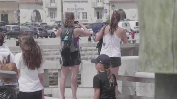 Two Young Women Taking Pictures Waterfront Cascais Portugal Slow Motion — ストック動画