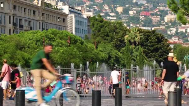 Mensen Verkeer Place Massena Nice Frankrijk Park Met Fonteinen Promenade — Stockvideo