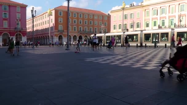 Ludzie Ruch Uliczny Place Massena Nicei Francja Tramwaj Przechodzi Przez — Wideo stockowe