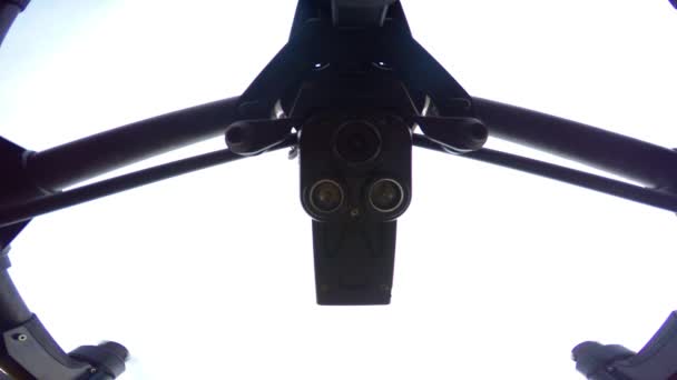 Disparo Desde Debajo Dron Dji Inspire Mientras Despega — Vídeo de stock