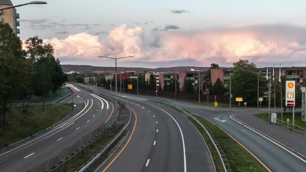 Lapso Tiempo Tráfico Por Noche Una Carretera Oslo — Vídeos de Stock