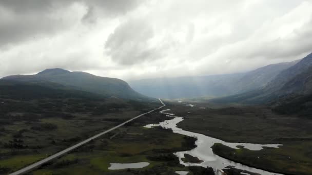 Vale Montanha Noruega Tempo Cinzento Mas Alguma Luz Solar Está — Vídeo de Stock