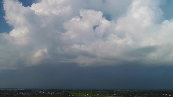 Nuvens Tempestade Rolando Pelos Subúrbios — Vídeo de Stock