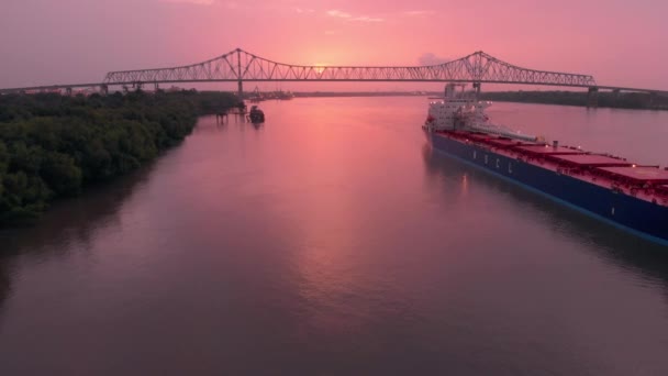 Overtake Barge Anchored Mississippi River Sunrise Bridge Horizon — Stock Video