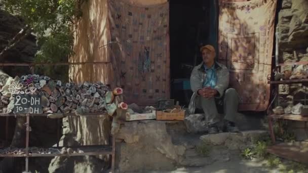 Moroccan Man Sells Desert Rose Rocks Crystals Other Stuff Waiting — Stock Video