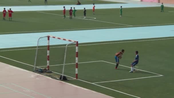 Jogo Futebol Com Objetivo Esplêndido Entre Crianças Laayoune Marrocos — Vídeo de Stock