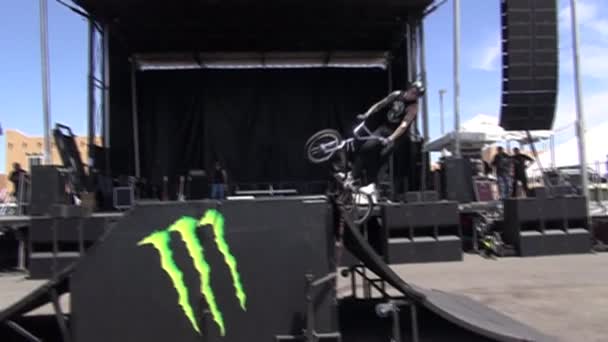 Dimostrazione Bmx Sponsorizzata Monster Energy Drink Speaking Rock Casino — Video Stock