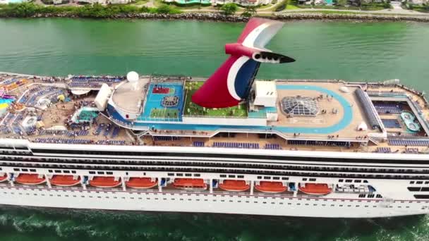 Luchtfoto Van Cruiseschip Zeilen Naast Fisher Island — Stockvideo