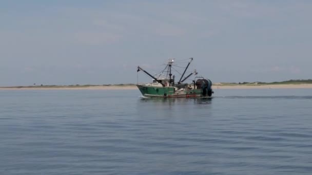 Míjení Rybářské Lodi Atlantském Oceánu — Stock video