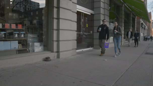 Toronto Ontario Canadá Tiro Movimiento Lento Personas Caminando Por Calle — Vídeos de Stock