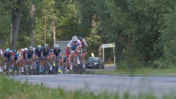 Epic Câmera Lenta Tiro Ângulo Baixo Uma Corrida Tour Hongrie — Vídeo de Stock