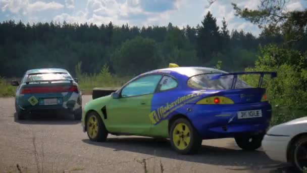 Carros Que Tomam Uma Curva Câmera Lenta Com Rampa Velocidade — Vídeo de Stock