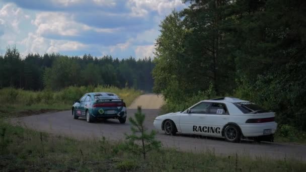 Coches Tomando Una Curva Aguda Carrera Cámara Lenta — Vídeo de stock