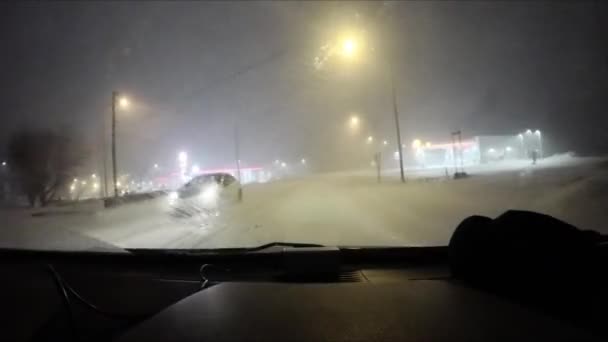 Una Gasolinera Shell Coche Por Noche Durante Una Gran Tormenta — Vídeos de Stock