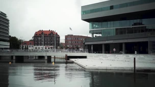Κτίρια Και Τοπίο Κοντά Στο Λιμάνι Του Aarhus Στη Δανία — Αρχείο Βίντεο