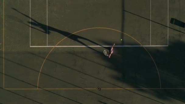 Imágenes Aéreas Una Jugadora Tenis Jugando Tenis Una Cancha Tenis — Vídeos de Stock