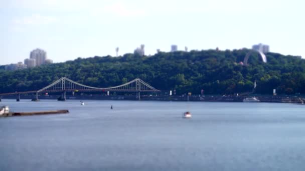 Kiev Ukrayna Zaman Aşımı Dnepr Nehri Köprü Tilt Shift Tekneler — Stok video